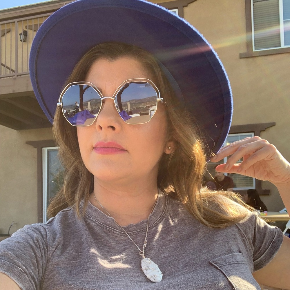 Meet your Posher, Arika